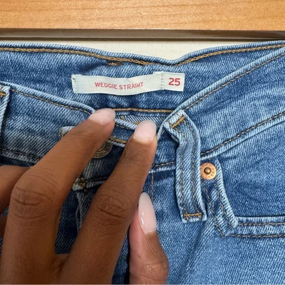 Levi’s Wedgie Straight Jeans - Picture 3 of 13